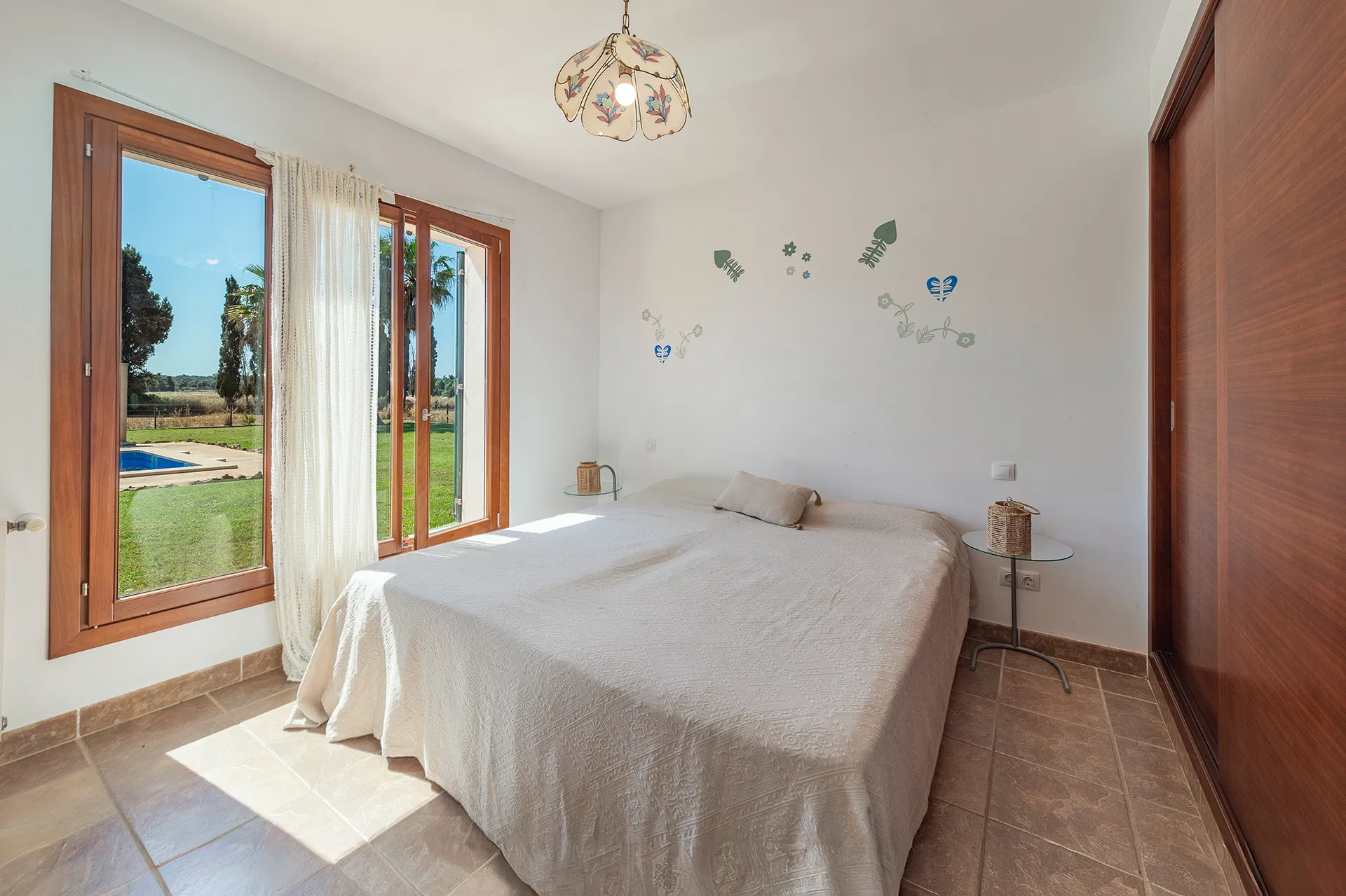 Exclusiva finca rústica con piscina y licencia vacacional-16