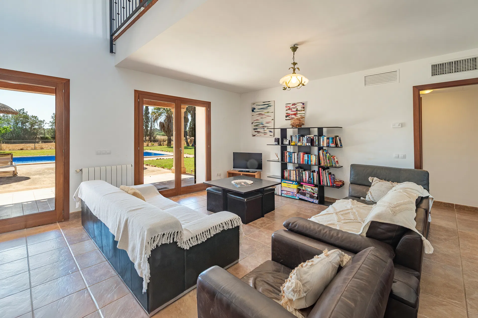 Exclusiva finca rústica con piscina y licencia vacacional-14