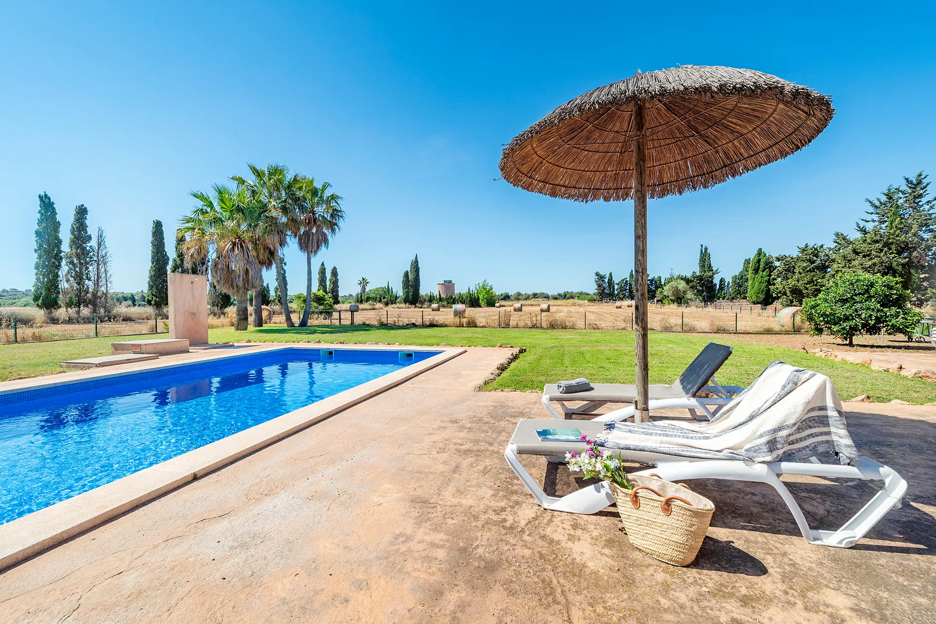 Exclusiva finca rústica con piscina y licencia vacacional-13