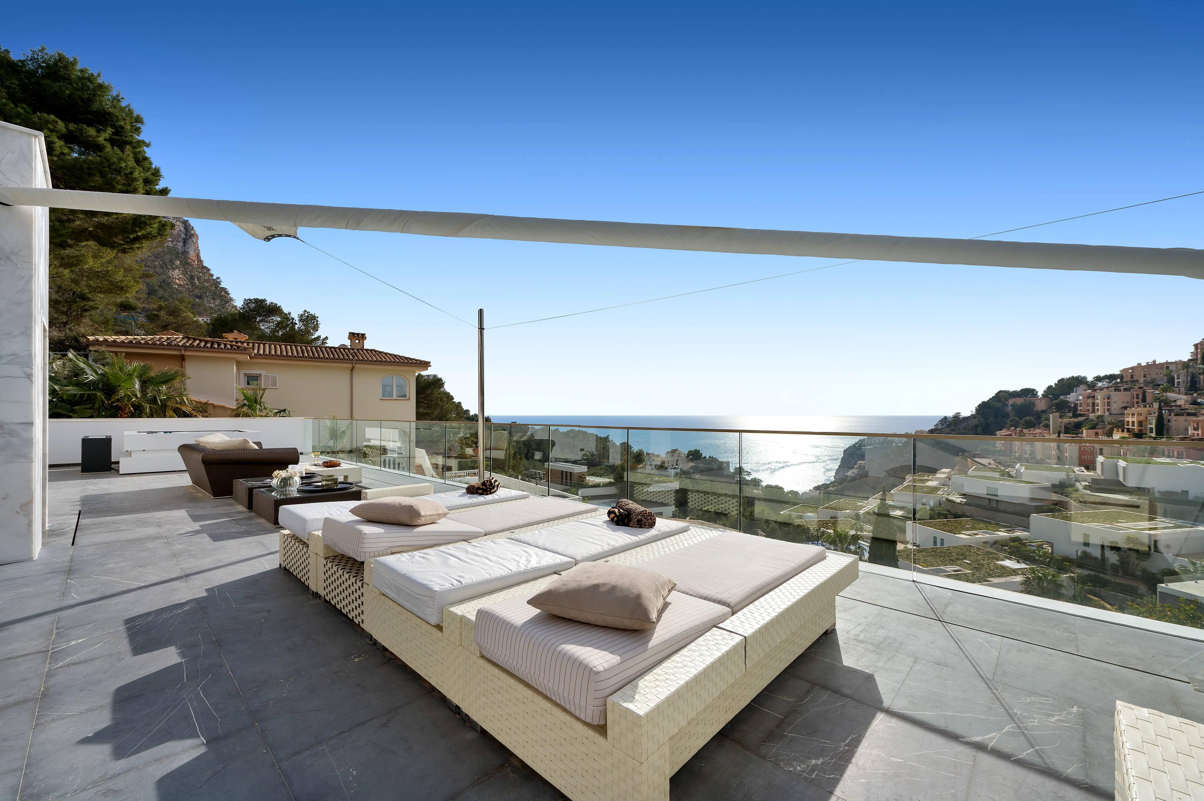 Esclusiva residenza di design con vista sul Mediterraneo-23