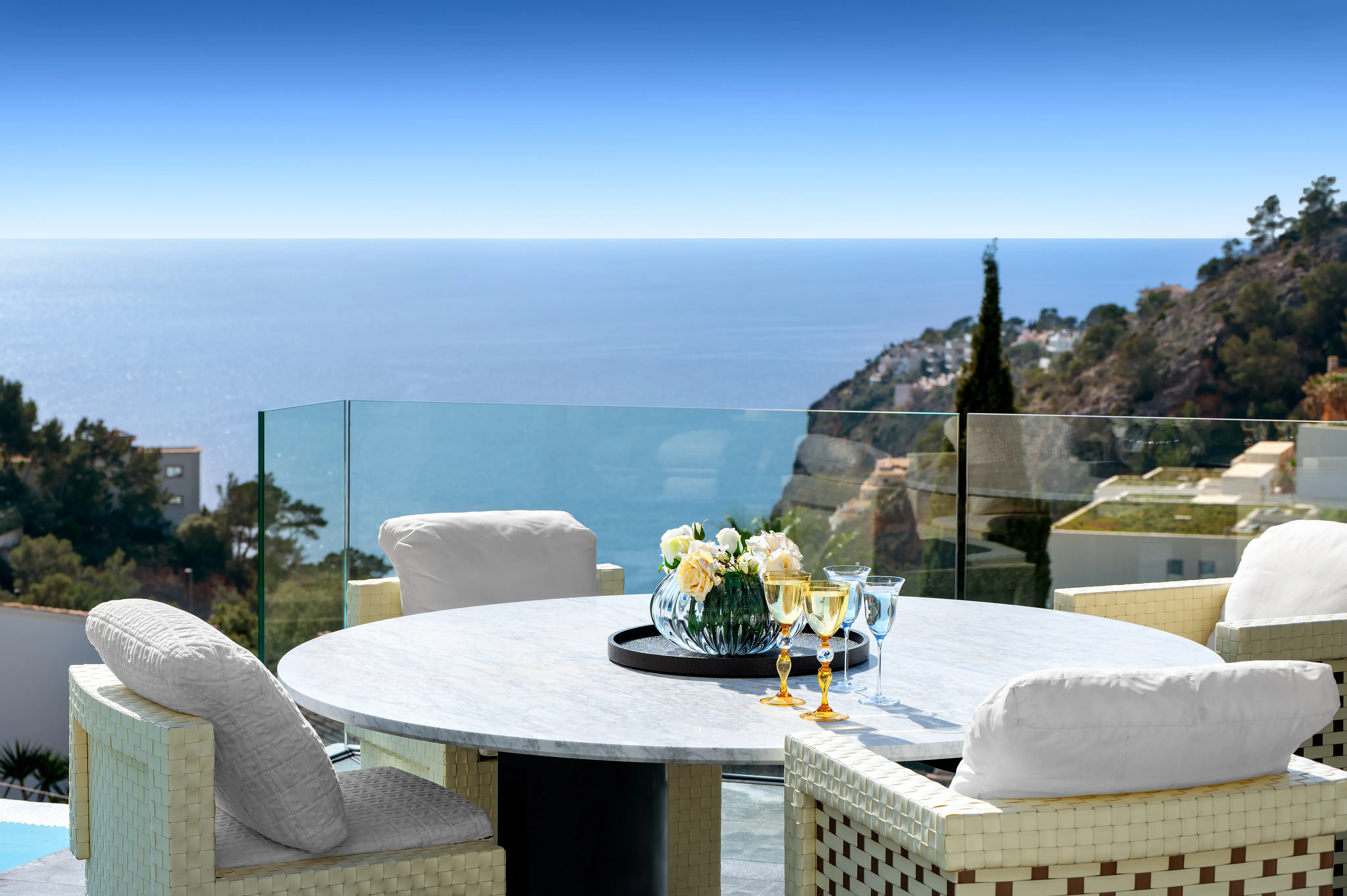 Esclusiva residenza di design con vista sul Mediterraneo-1