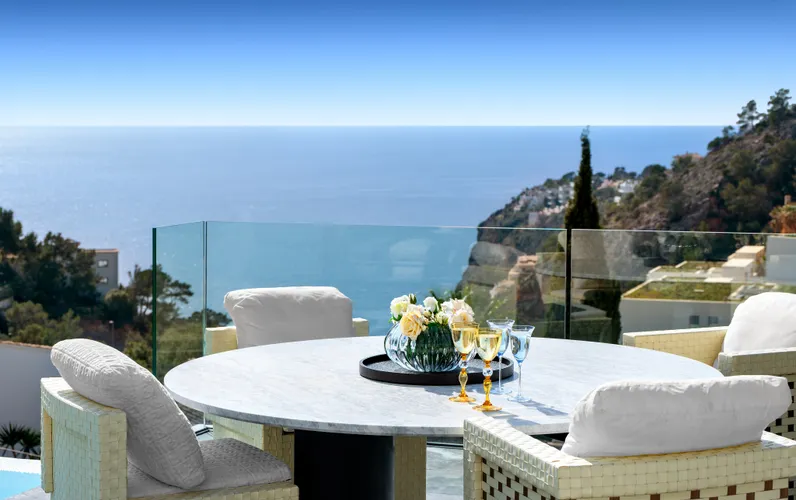 Esclusiva residenza di design con vista sul Mediterraneo