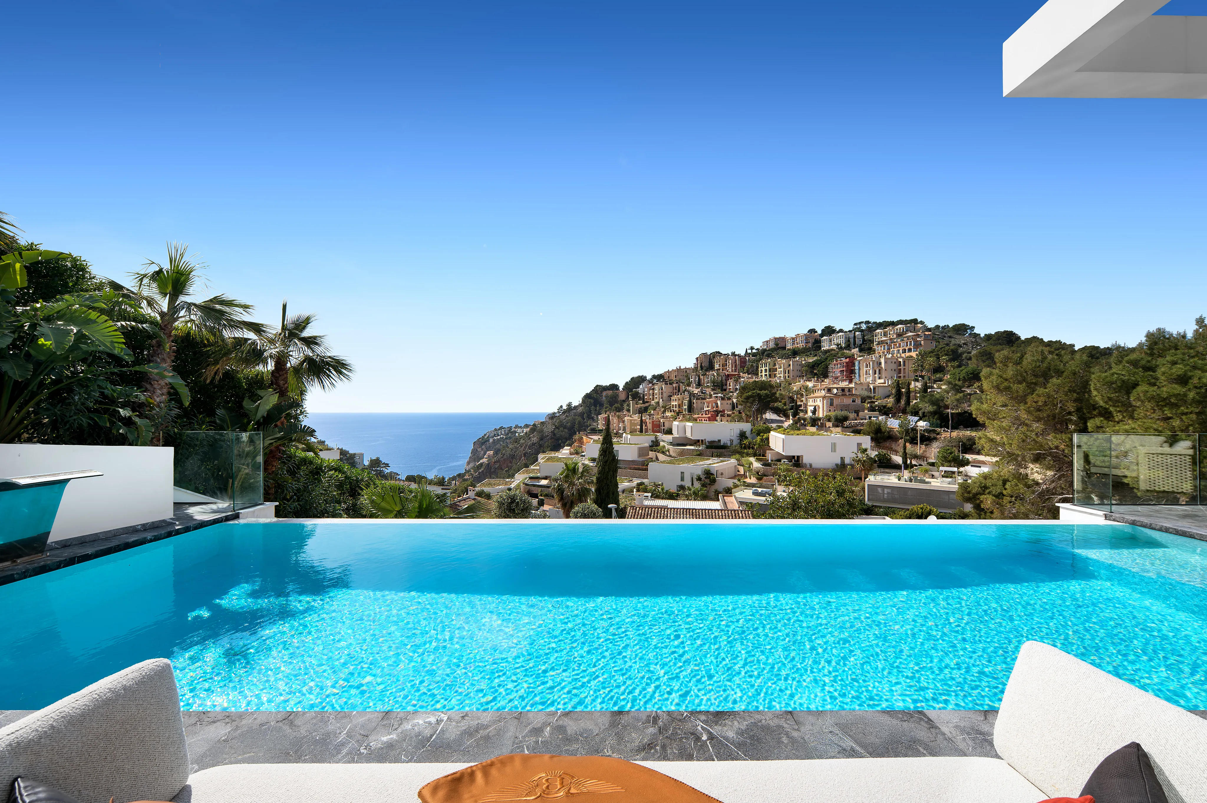 Esclusiva residenza di design con vista sul Mediterraneo-2