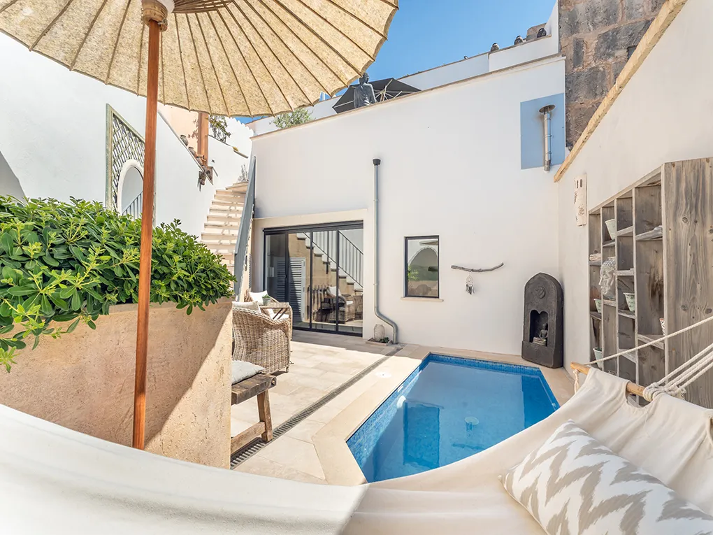 Charmerende byhus fyldt med lys-1