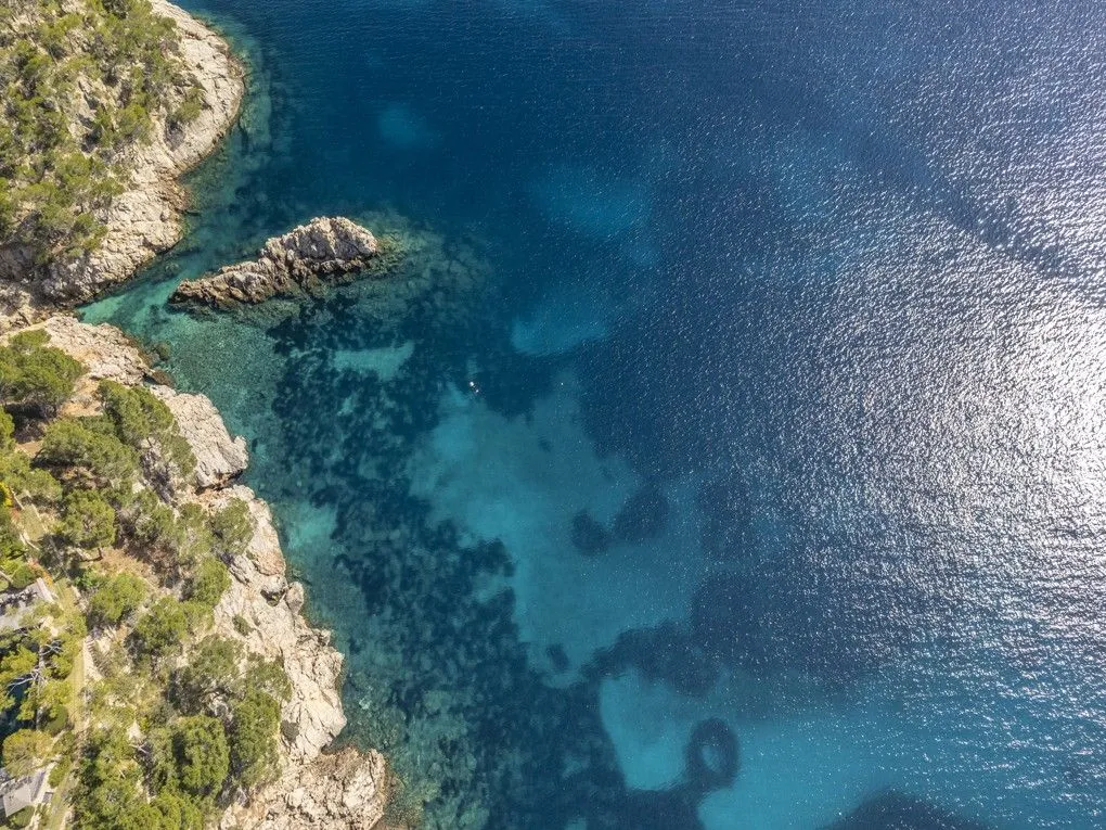 Exclusive Luxury Villa with Direct Sea Access-3