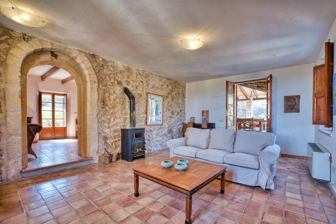 Rustic finca with panoramic views and plenty of privacy near Son Carrió-8