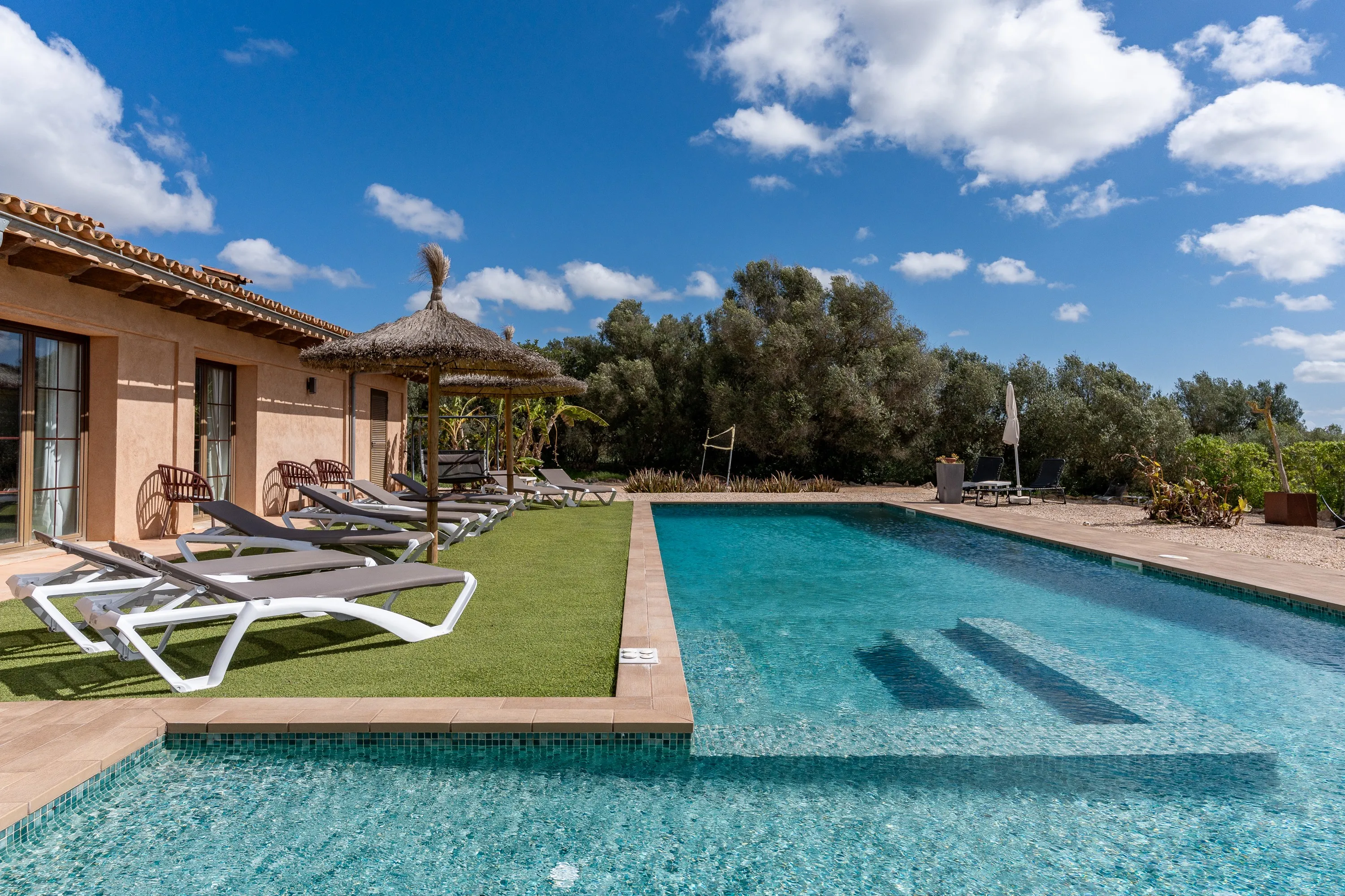 Authentisches Landhaus mit Pool und ETV-15