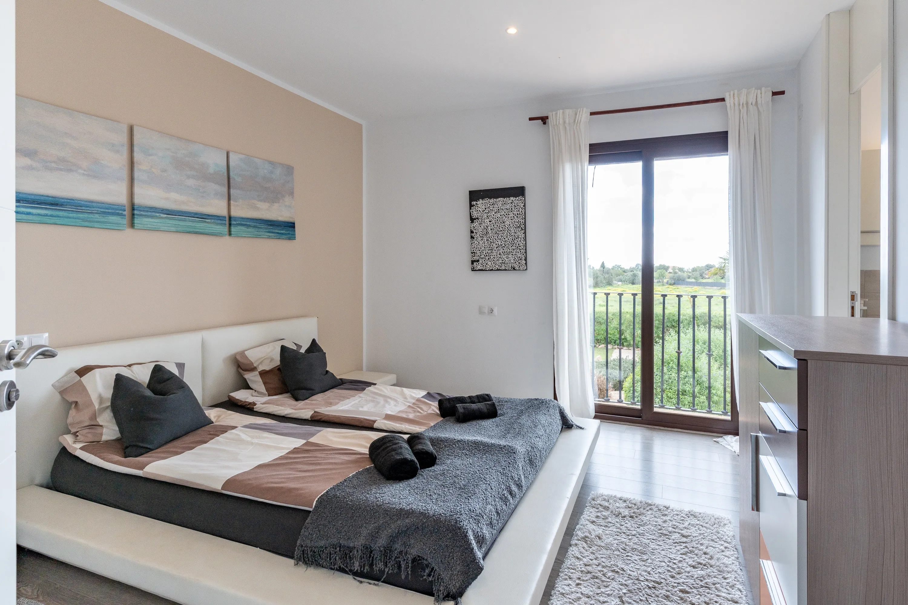 Authentisches Landhaus mit Pool und ETV-12