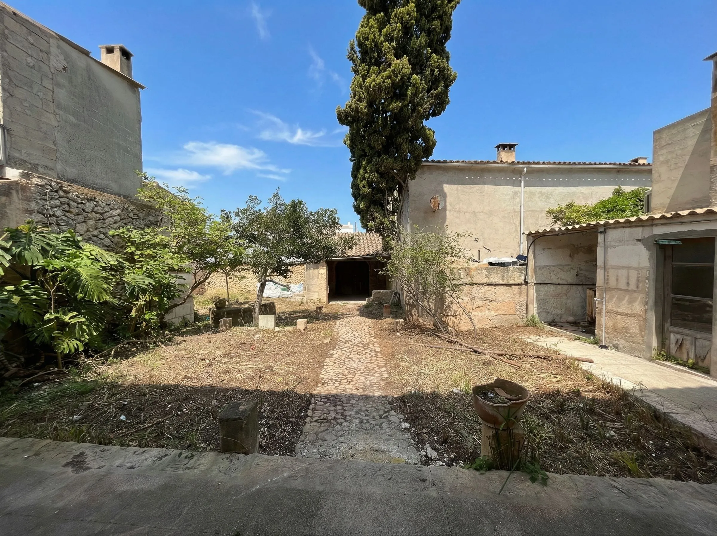 Authentiek dorpshuis met bouwvergunning voor renovatie in Lloret de Vistalegre-5