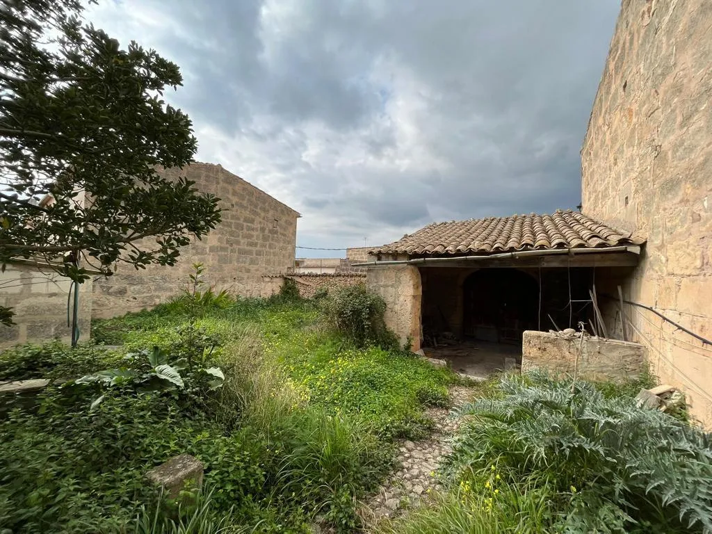 Authentiek dorpshuis met bouwvergunning voor renovatie in Lloret de Vistalegre-6