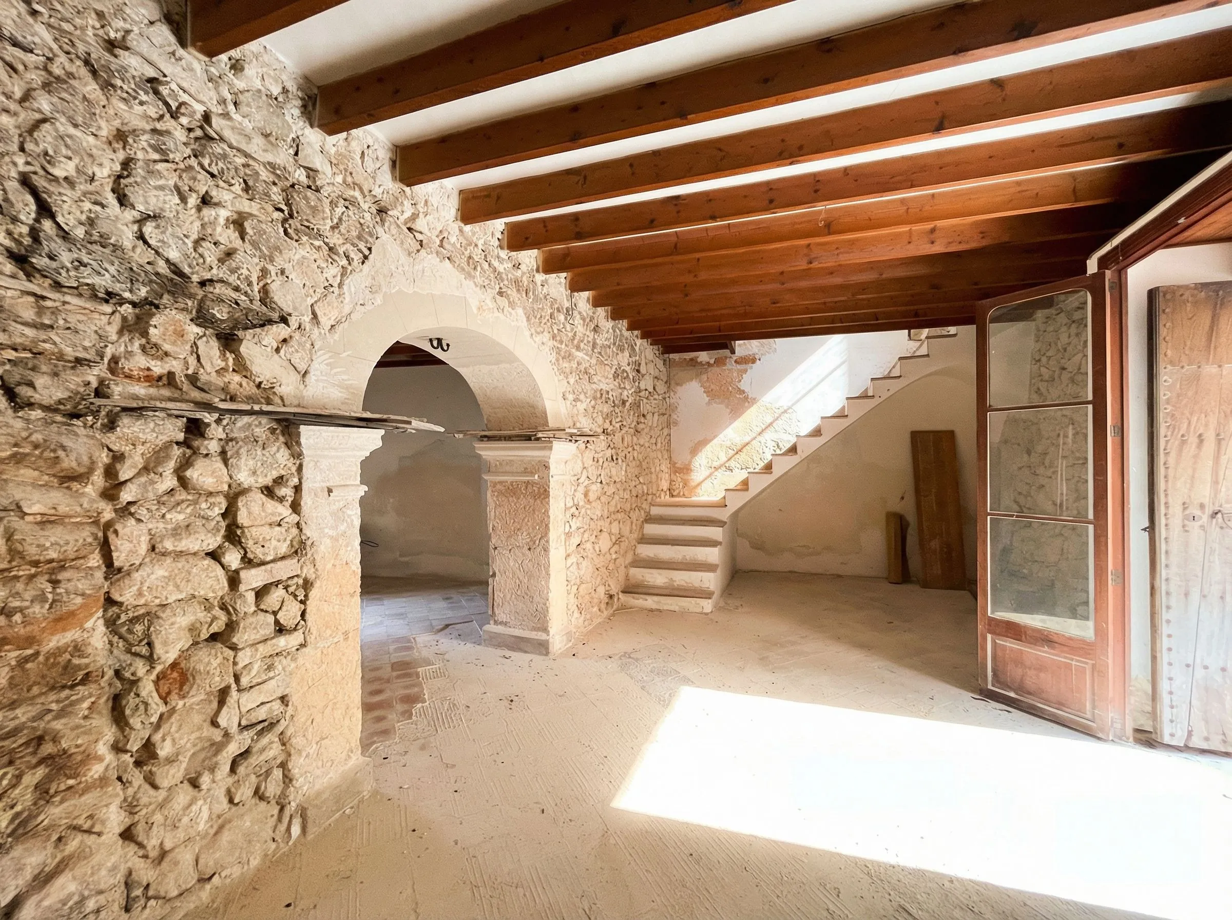 Authentiek dorpshuis met bouwvergunning voor renovatie in Lloret de Vistalegre-2