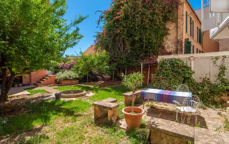 Zum Renovieren: Einzigartige Immobilie mit Garten in Palmas Altstadt