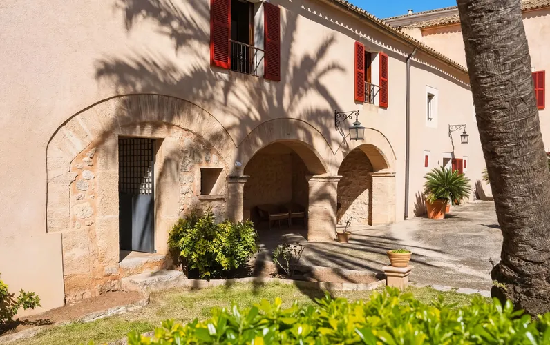 Historic landmark - town house estate in the heart of Arta