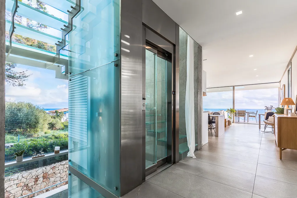 Villa moderna in prima linea mare a Porto Cristo-8