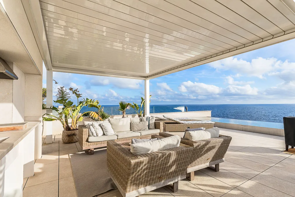 Nowoczesna willa w pierwszej linii brzegowej w Porto Cristo-4