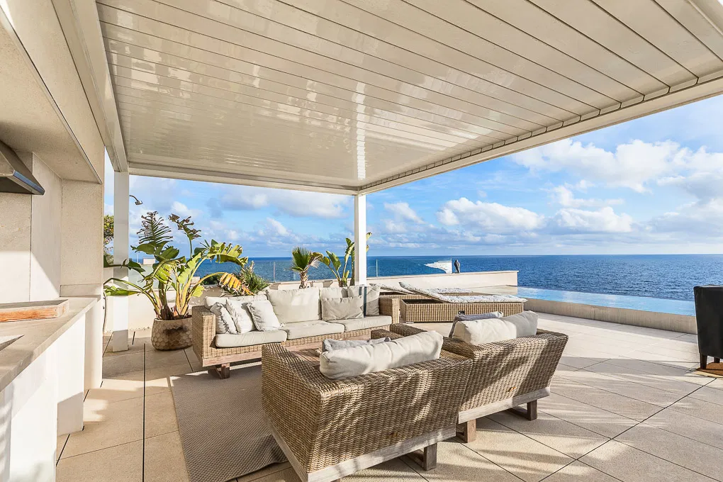 Modern villa on the seafront-4