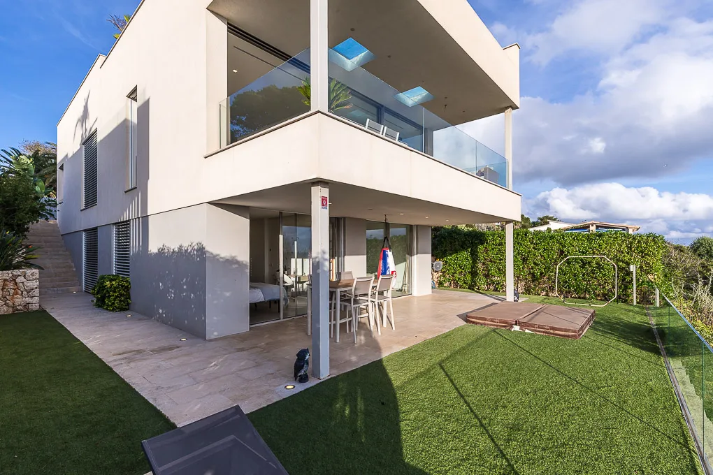 Villa moderna in prima linea mare a Porto Cristo-12