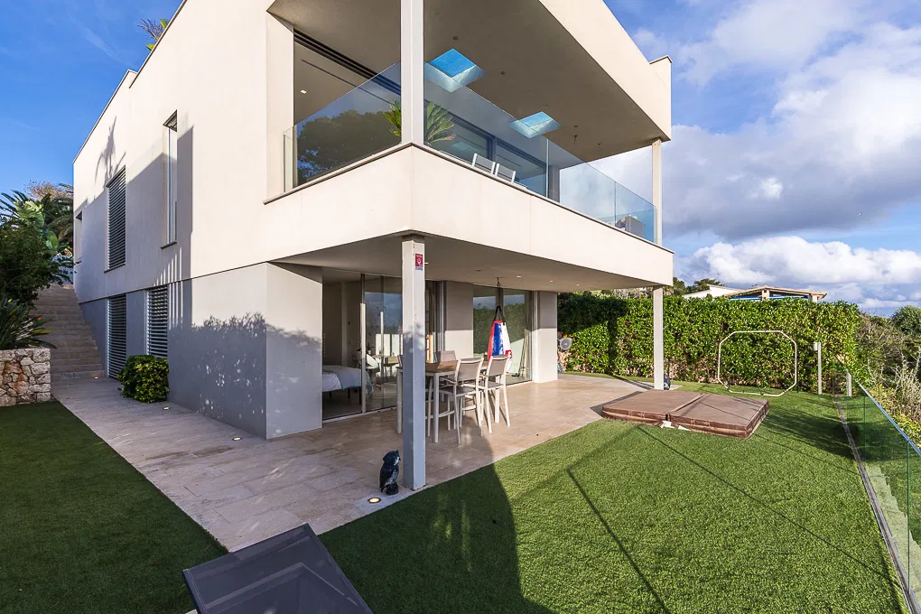 Modern villa on the seafront-12