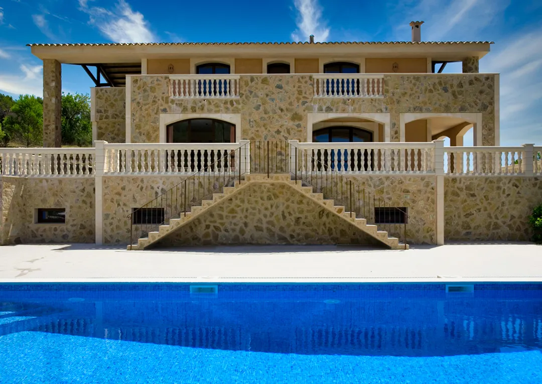 Elegant country house with breathtaking views-10