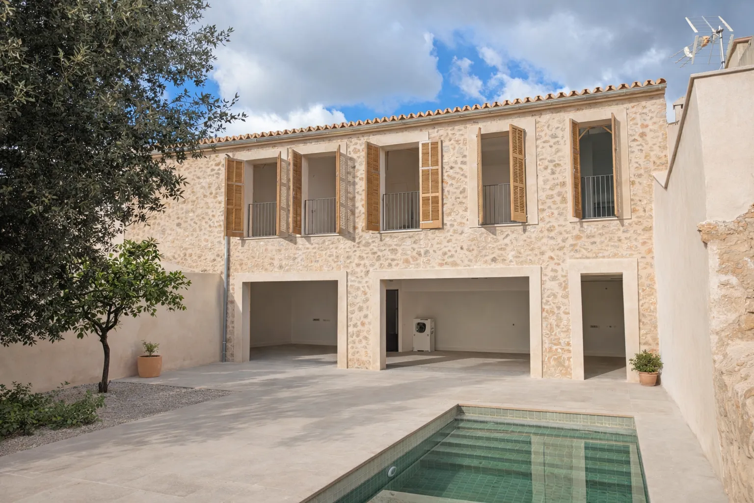 Incantevole casa di paese con giardino, piscina e garage nel cuore di Alaró-1