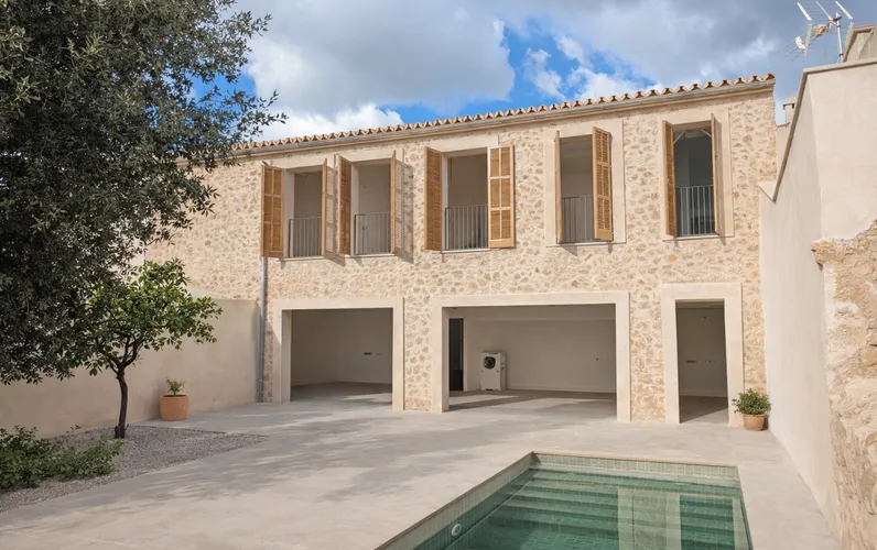 Charming village house with garden, pool and garage in the heart of Alaró