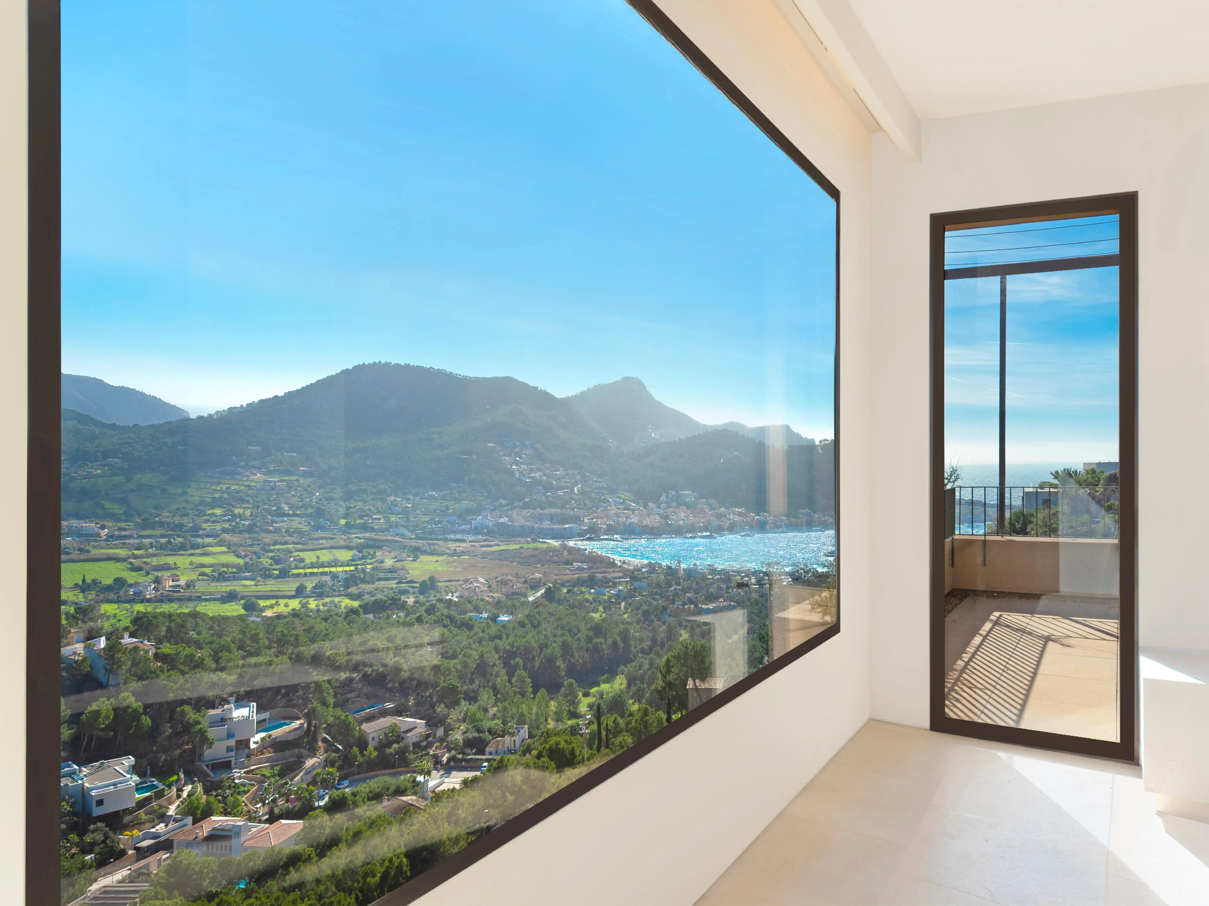 Эксклюзивный двухквартирный дом с панорамным видом на гавань в Порт Андрач-1