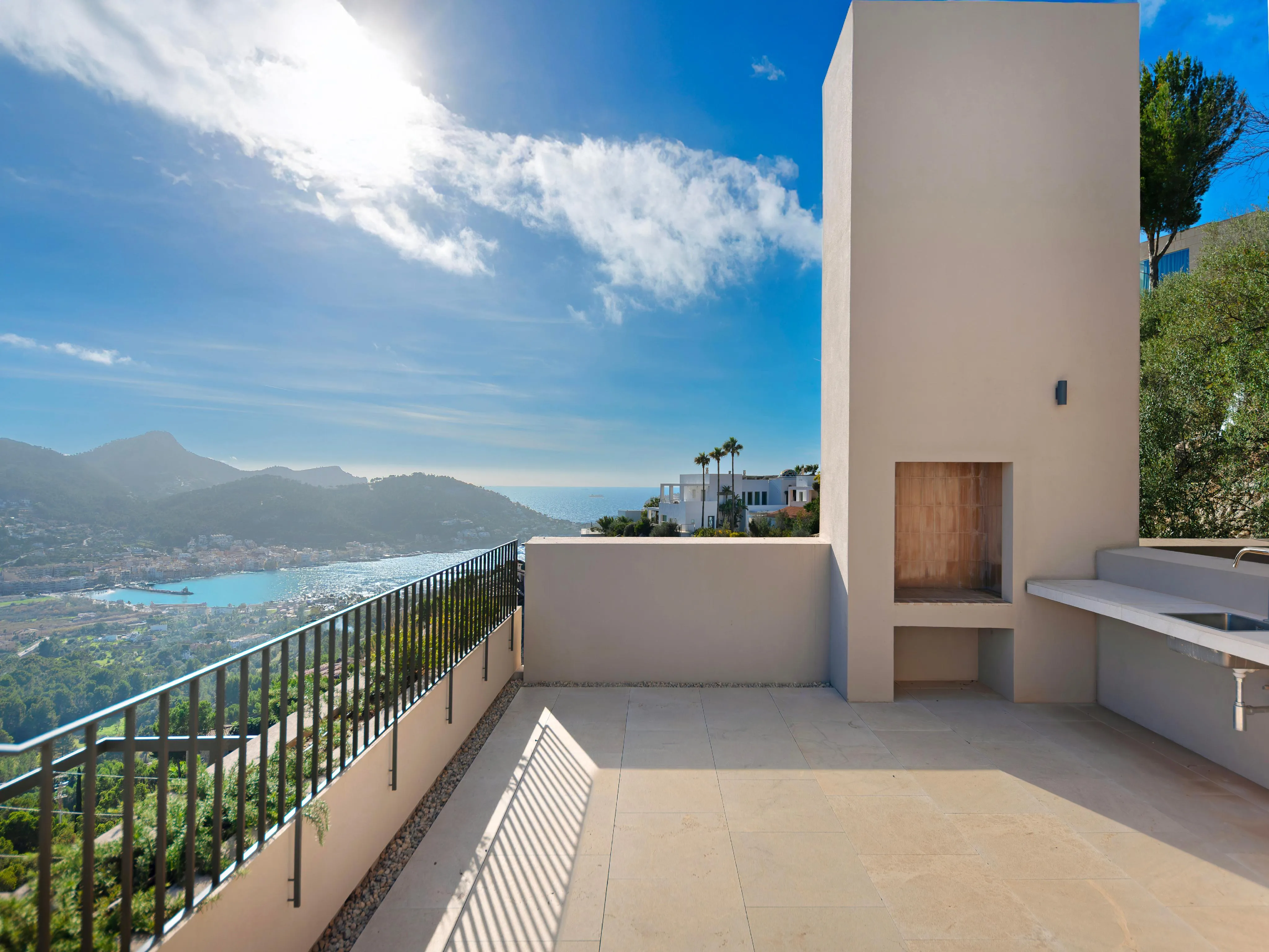 Eksklusivt dobbelthus med panoramaudsigt over havnen i Port Andratx-12