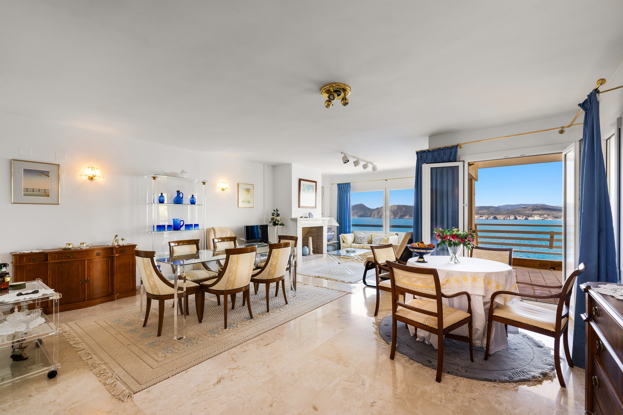 Seafront duplex penthouse in a prime location-3
