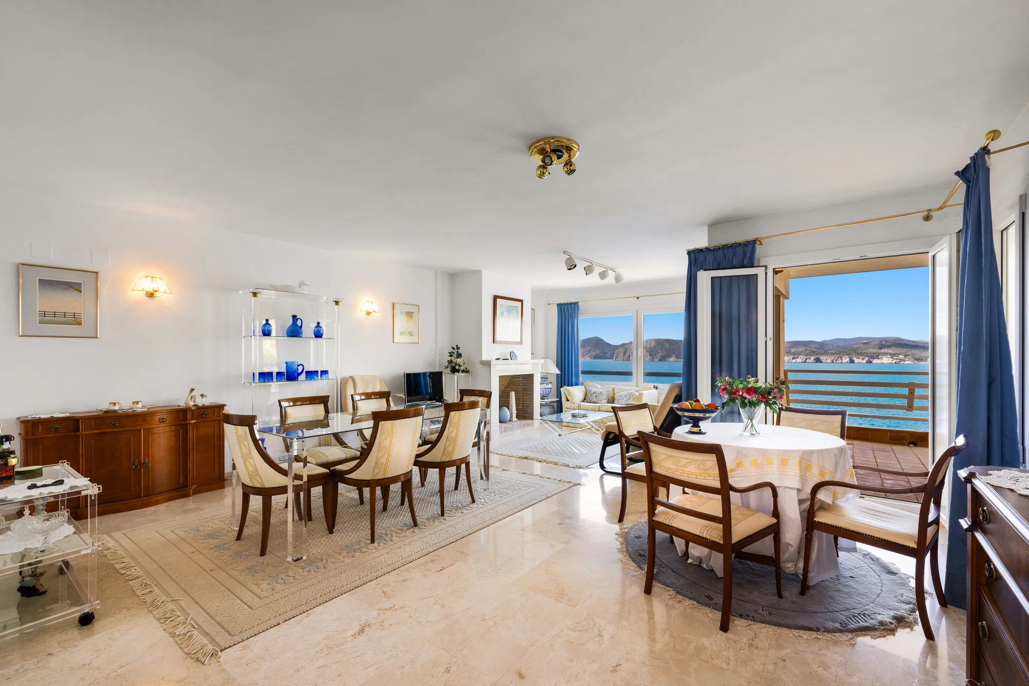 Seafront duplex penthouse in a prime location-3