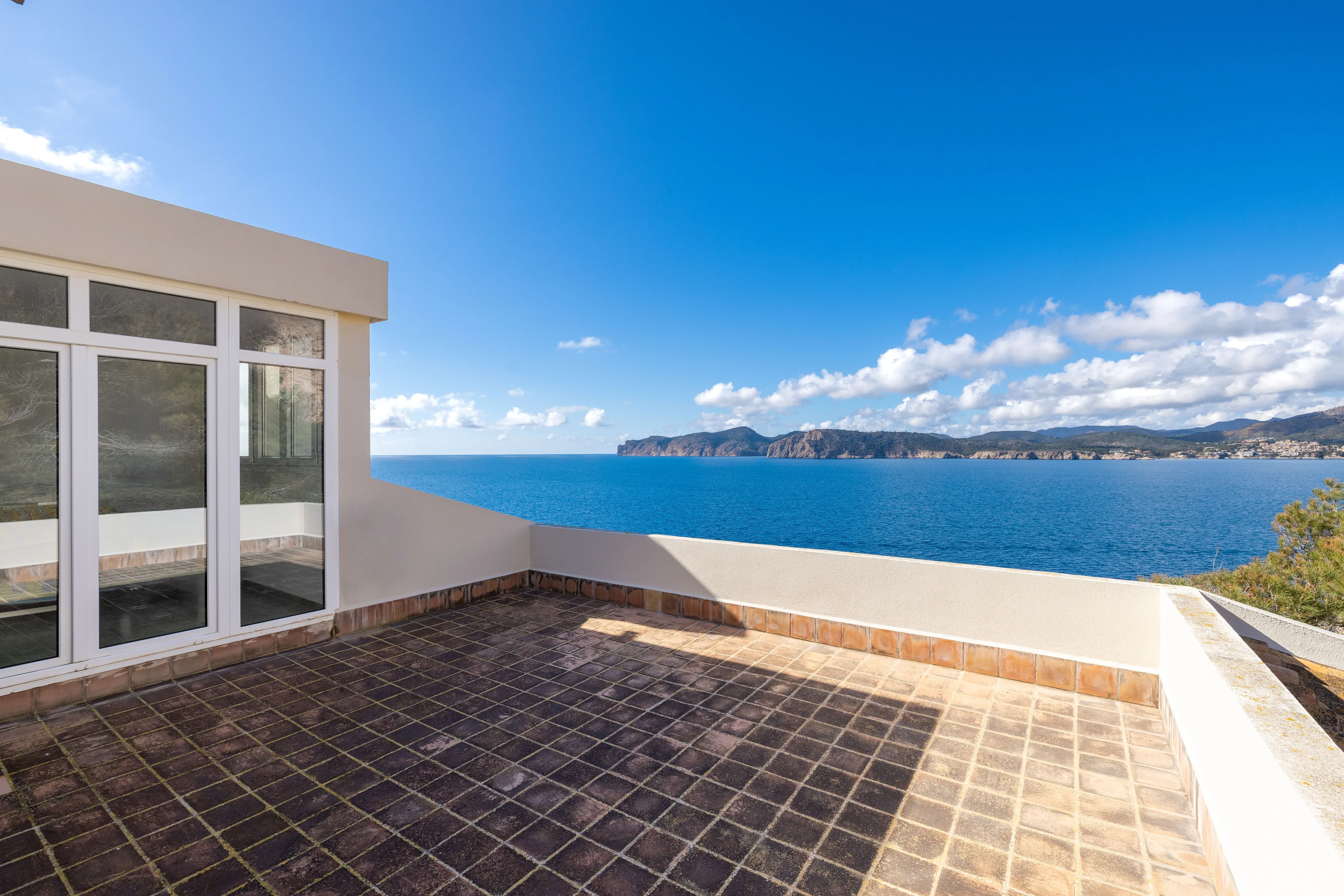 Seafront duplex penthouse in a prime location-15