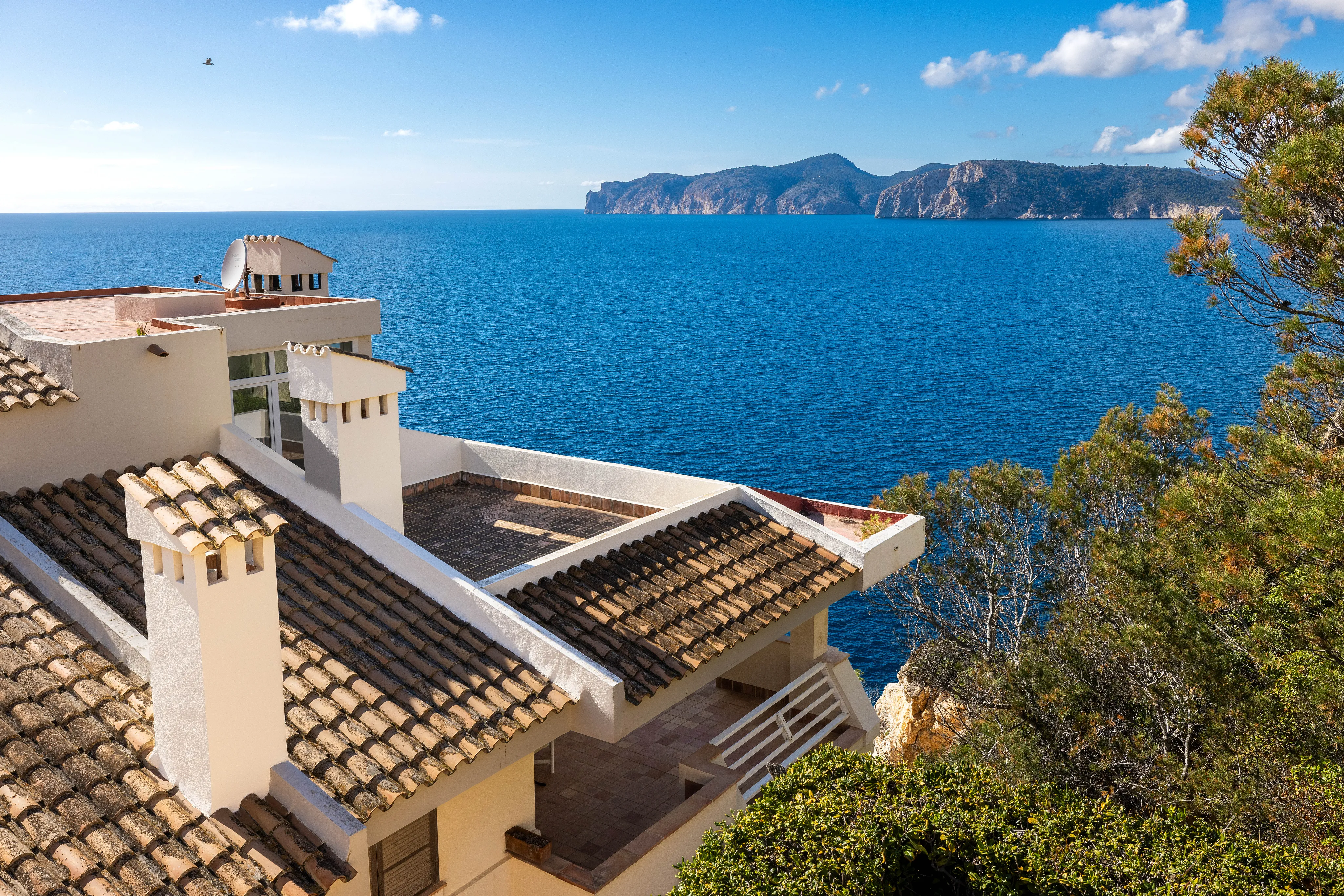 Seafront duplex penthouse in a prime location-1