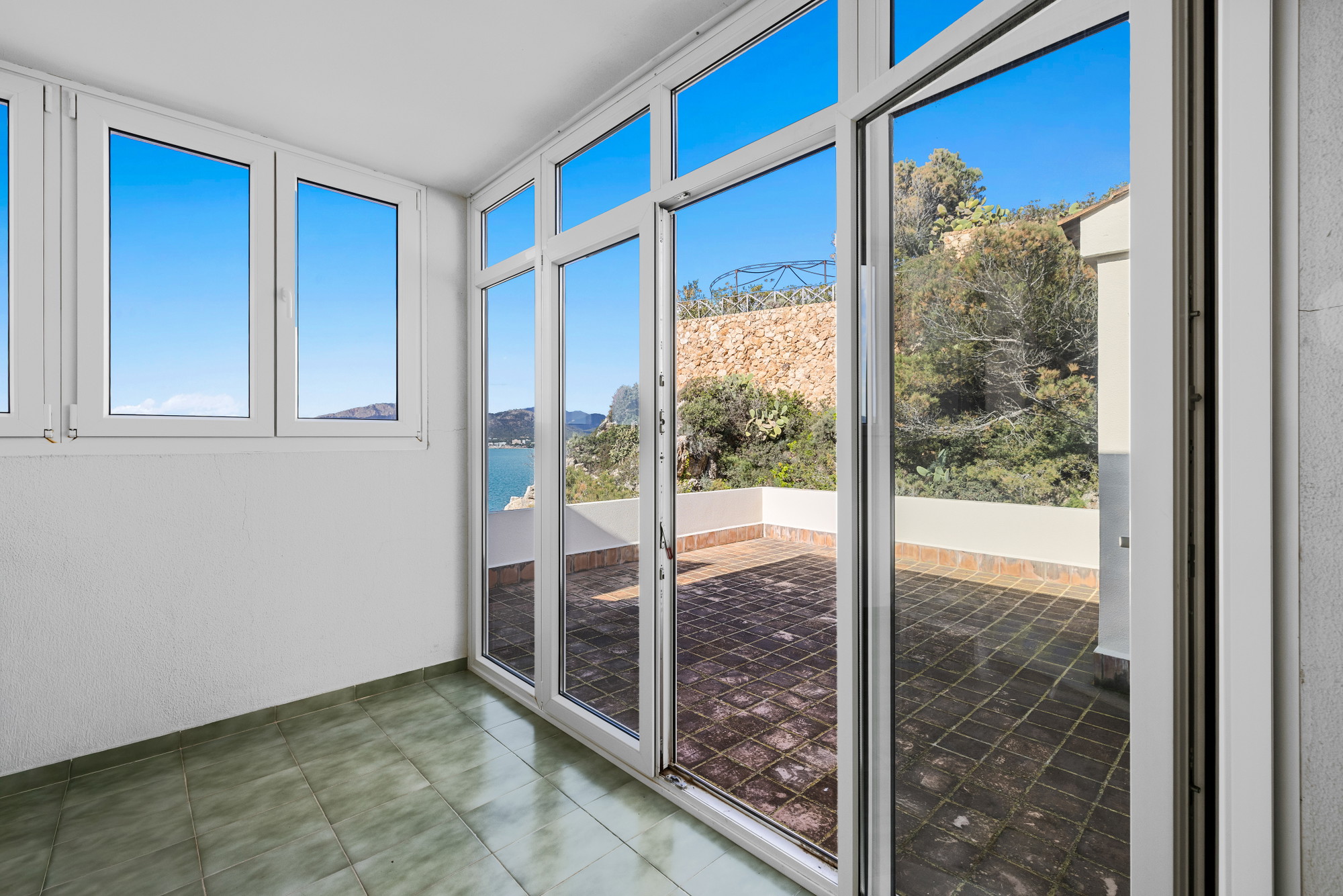 Seafront duplex penthouse in a prime location-16