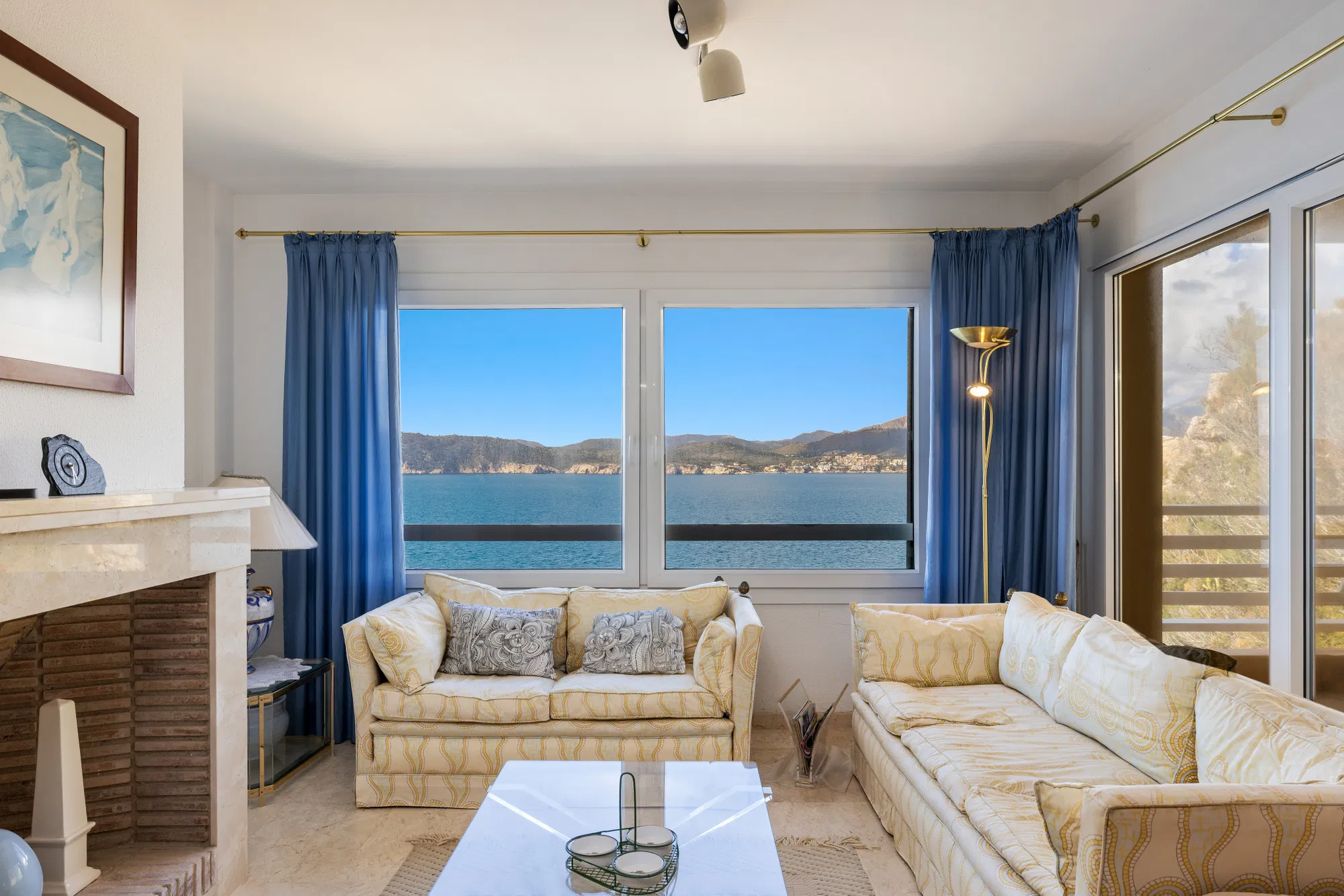 Seafront duplex penthouse in a prime location-5