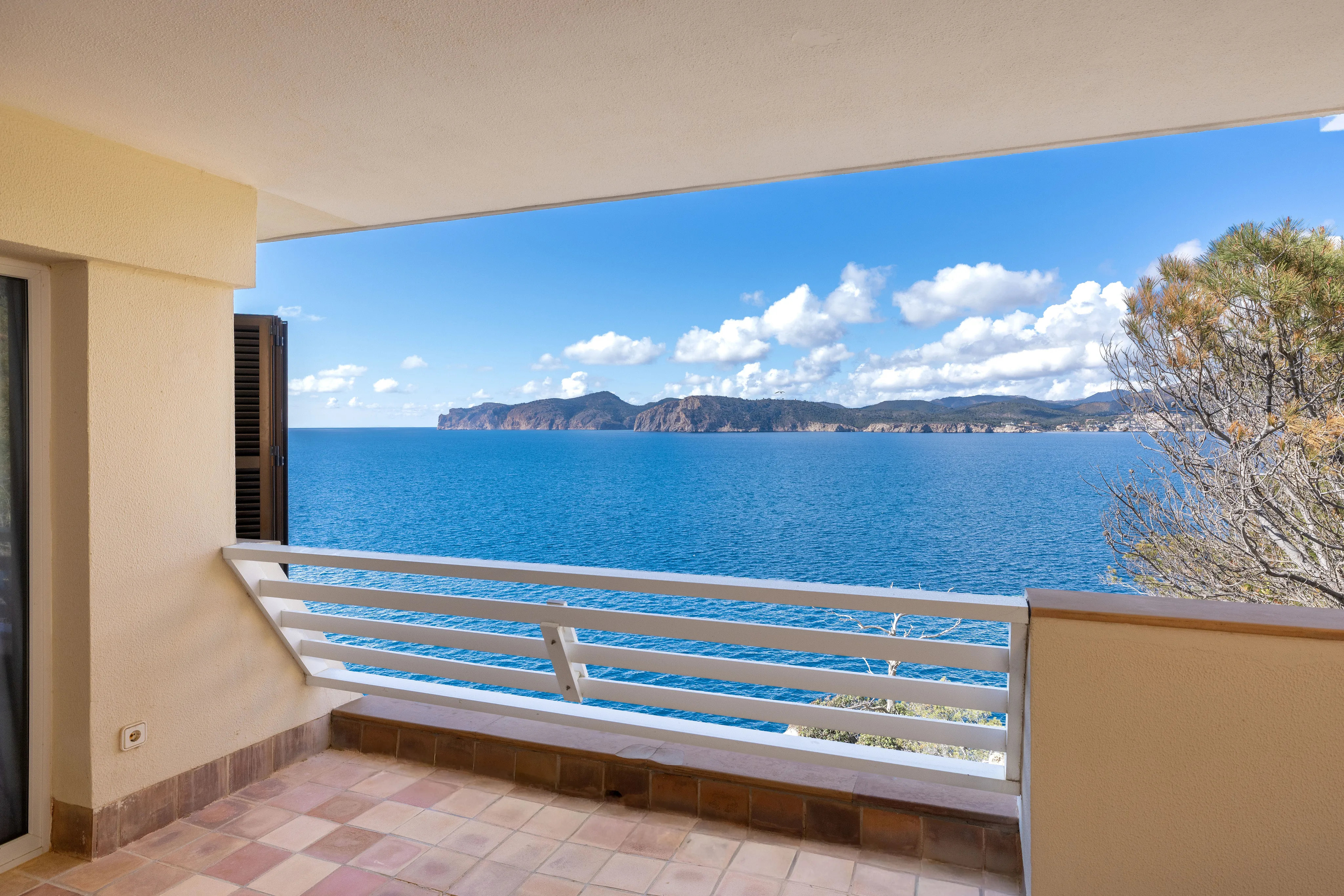 Seafront duplex penthouse in a prime location-9