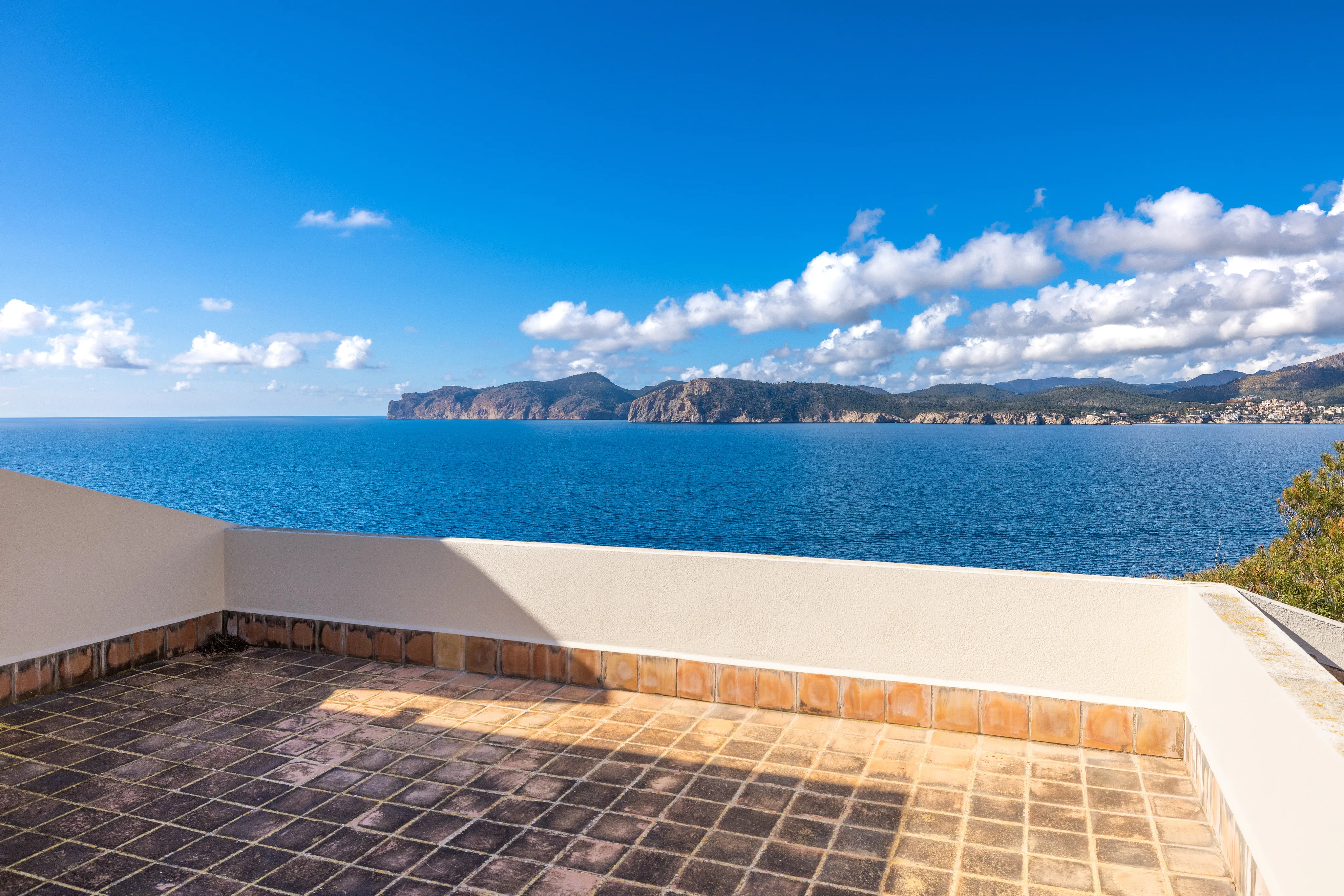 Seafront duplex penthouse in a prime location-2