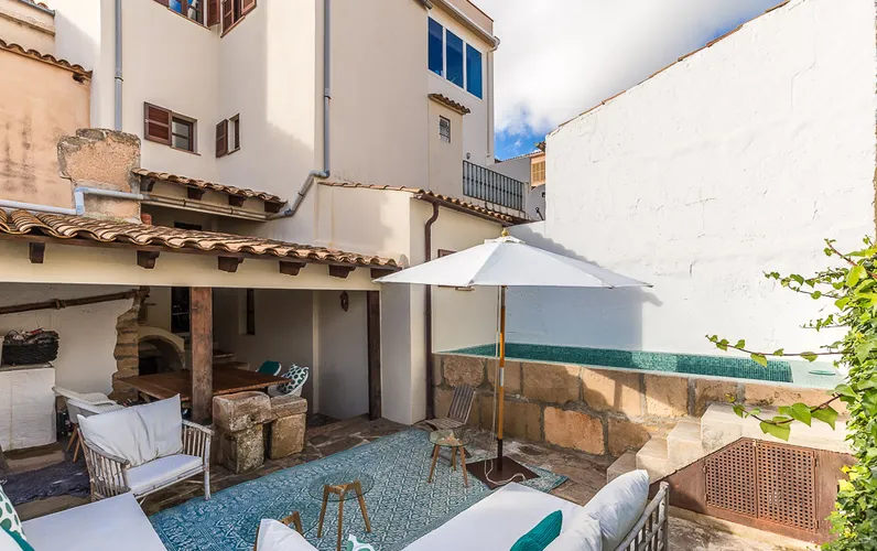 Esclusivo appartamento in città con piscina privata