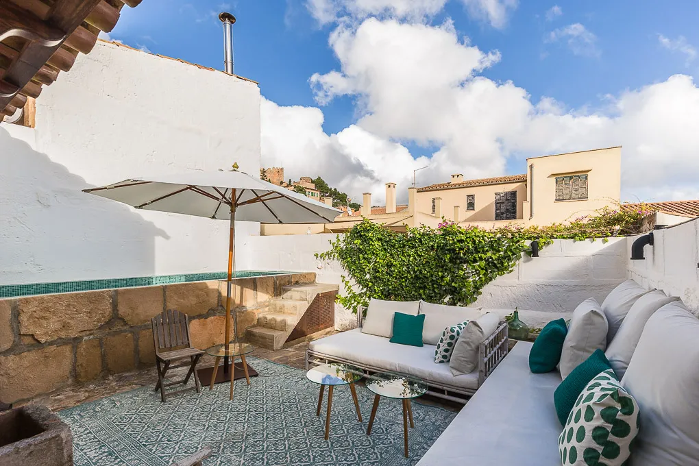 Exclusiva vivienda urbana con piscina privada-2