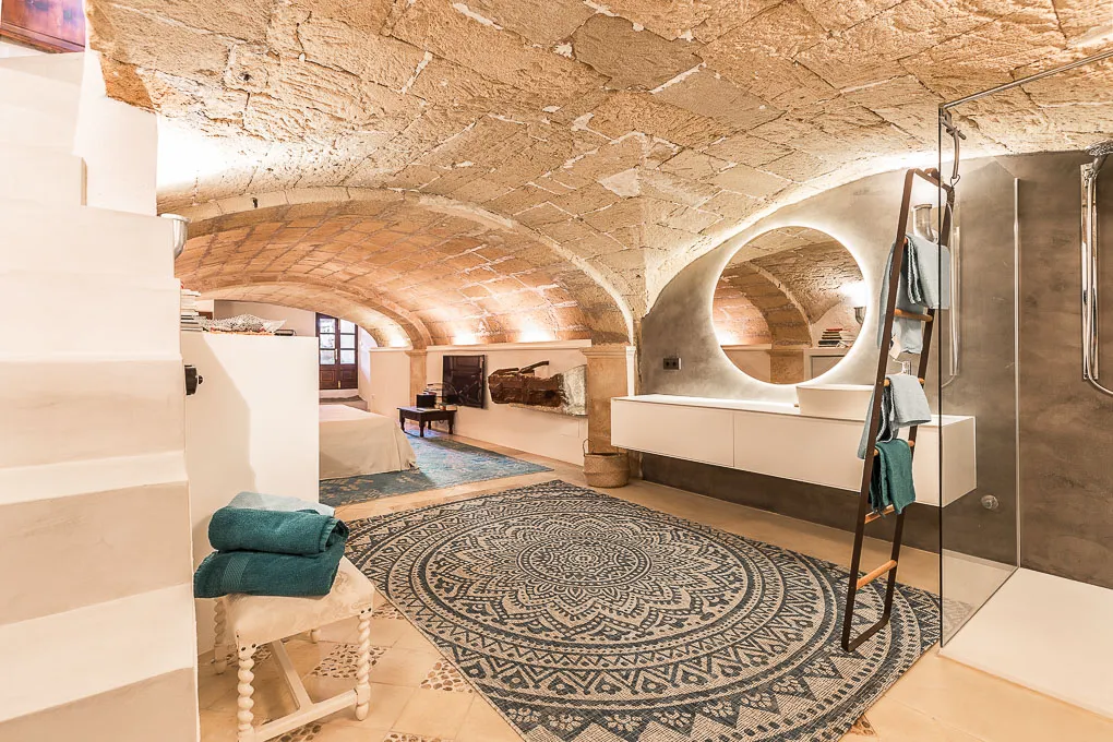 Exclusiva vivienda urbana con piscina privada-5