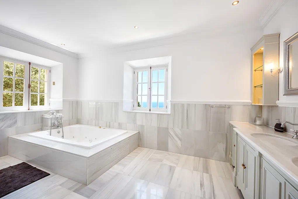 Ongeëvenaarde woning met uitzicht op zee-18