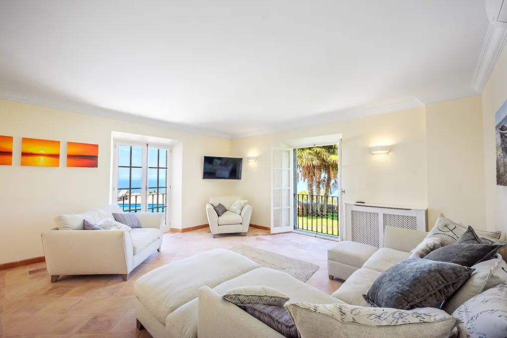 Ongeëvenaarde woning met uitzicht op zee-23