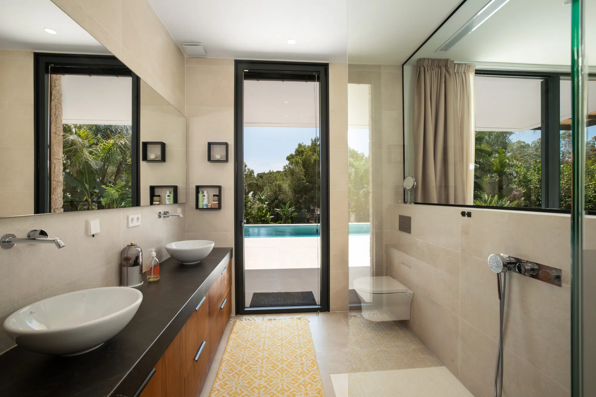Single-level elegance – Exclusive bungalow villa in sought-after beachfront location-17