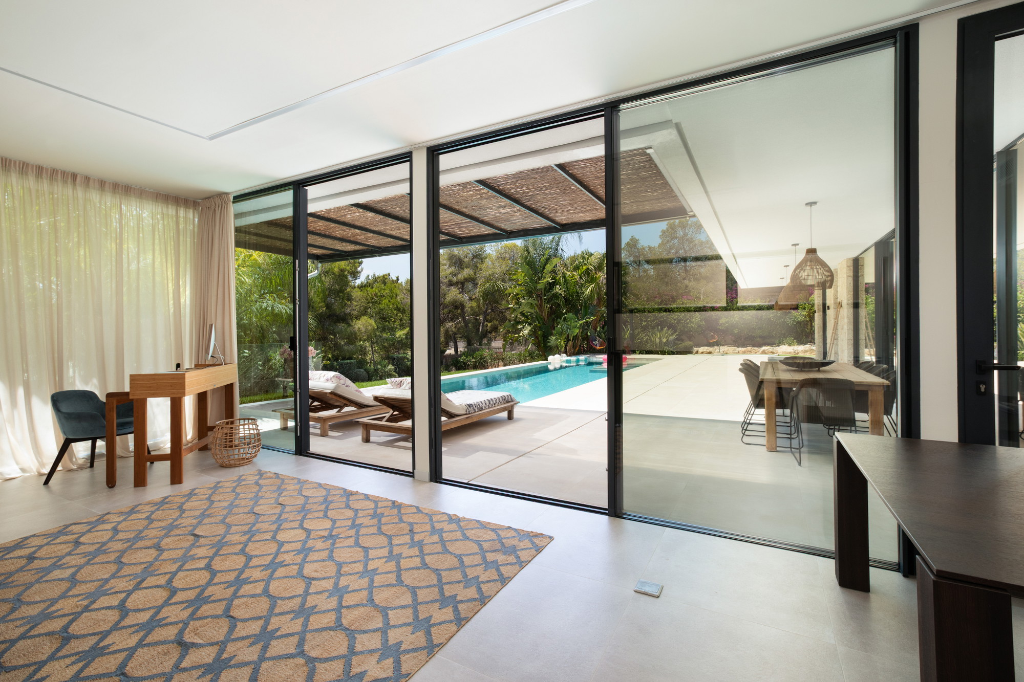Single-level elegance – Exclusive bungalow villa in sought-after beachfront location-20