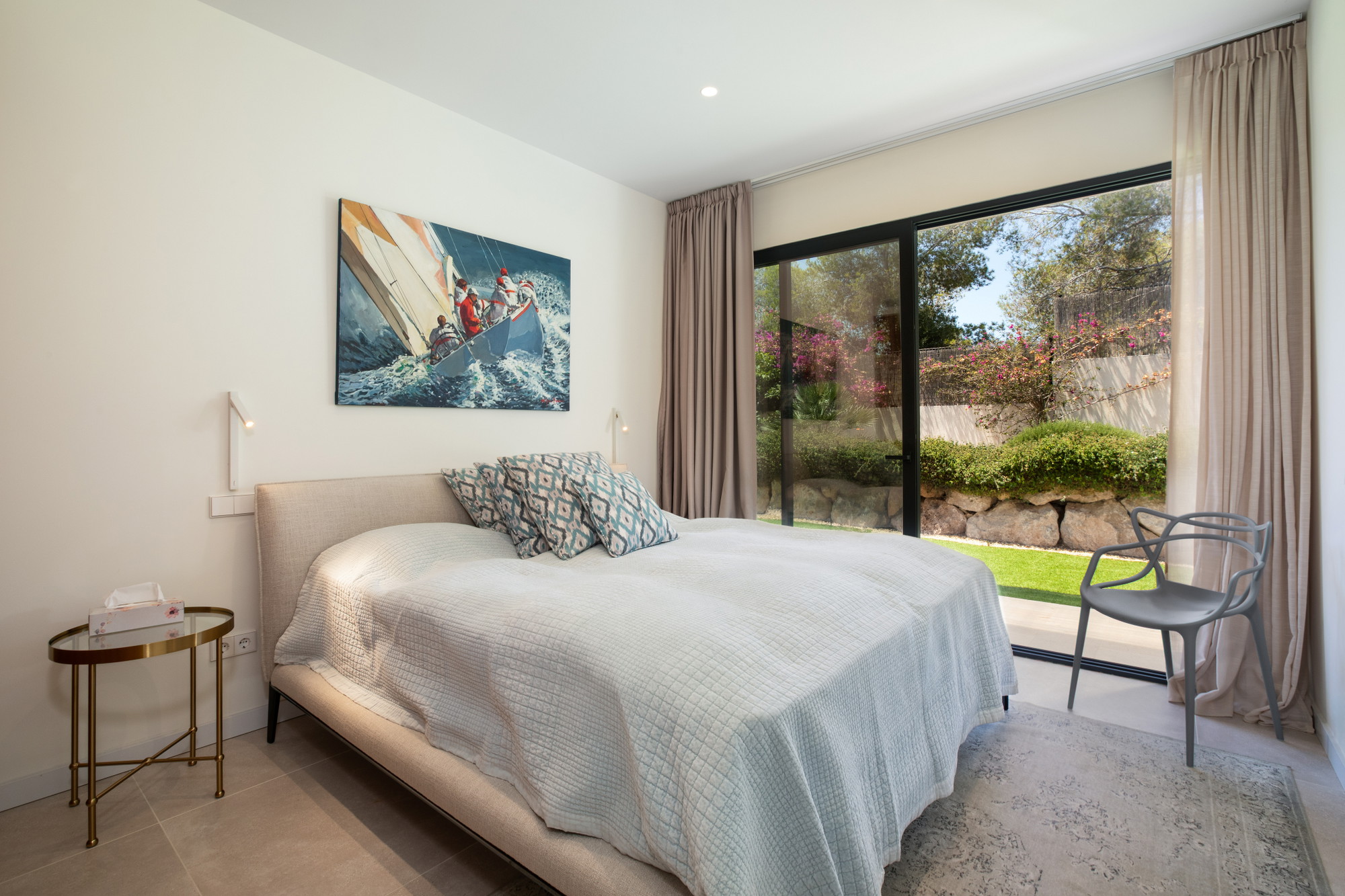 Single-level elegance – Exclusive bungalow villa in sought-after beachfront location-16