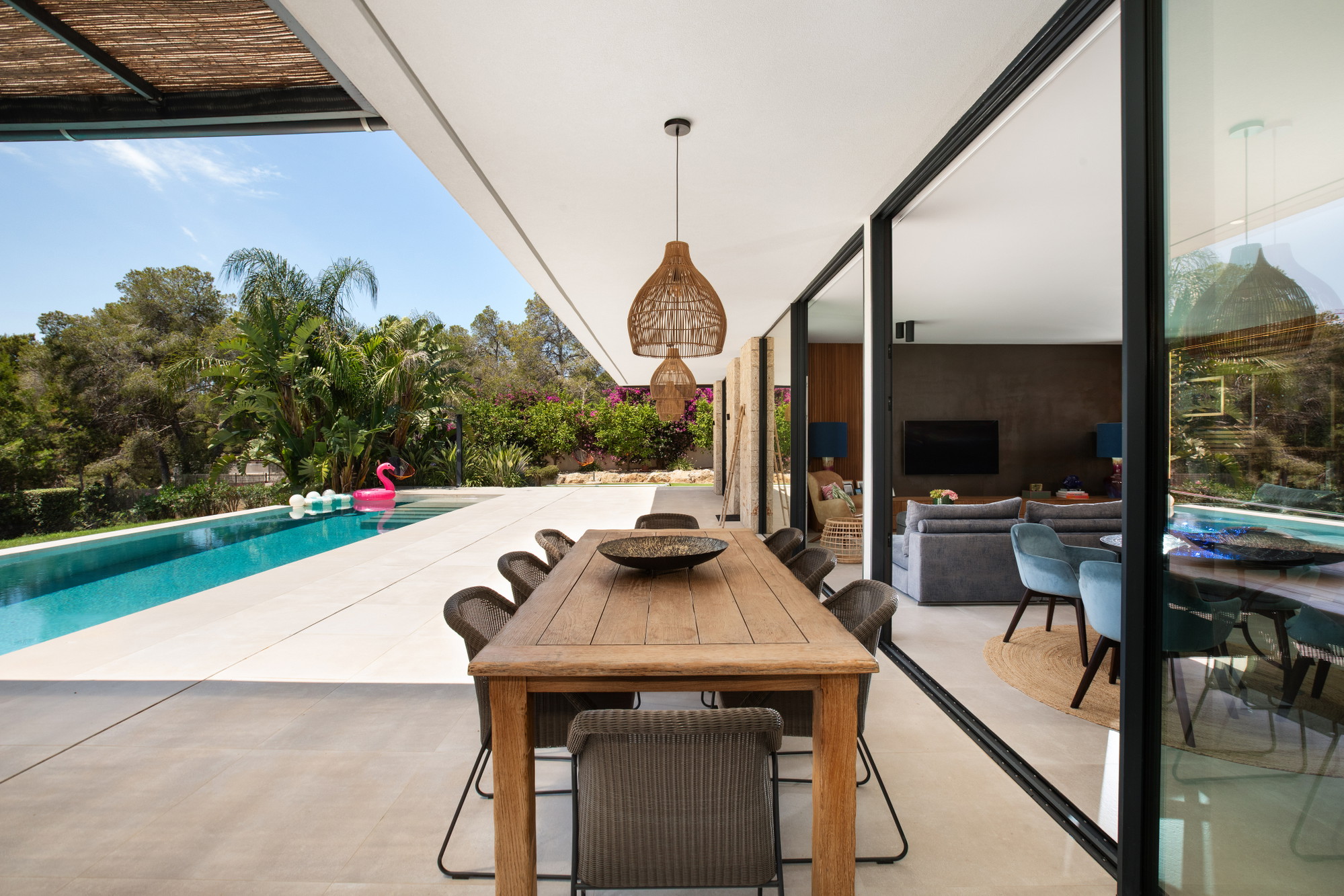 Single-level elegance – Exclusive bungalow villa in sought-after beachfront location-4