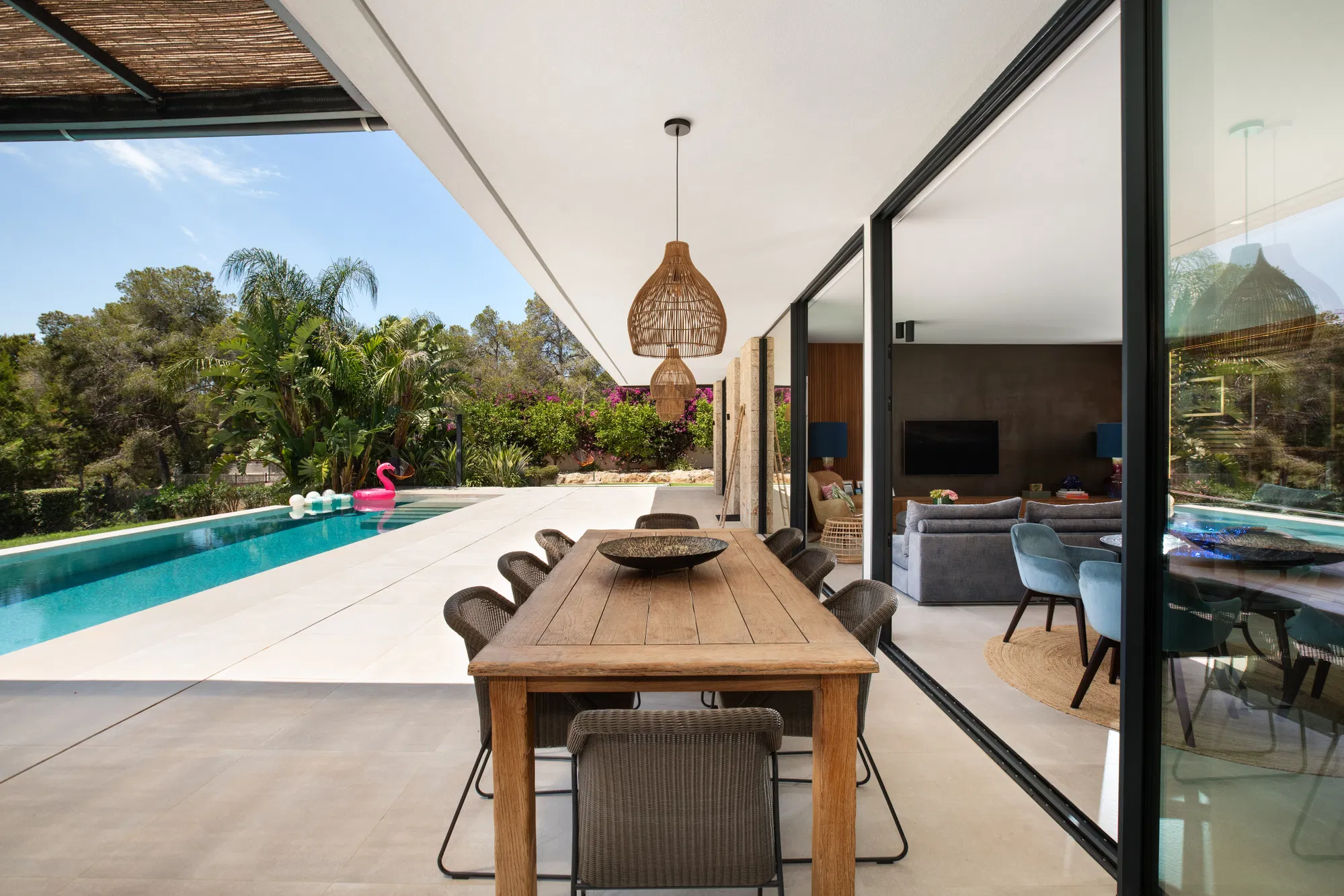 Single-level elegance – Exclusive bungalow villa in sought-after beachfront location-4