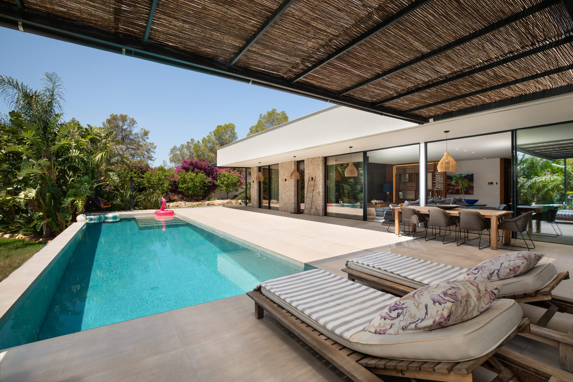 Elegancia en una sola planta: villa tipo bungalow exclusiva en codiciada ubicación junto a la playa