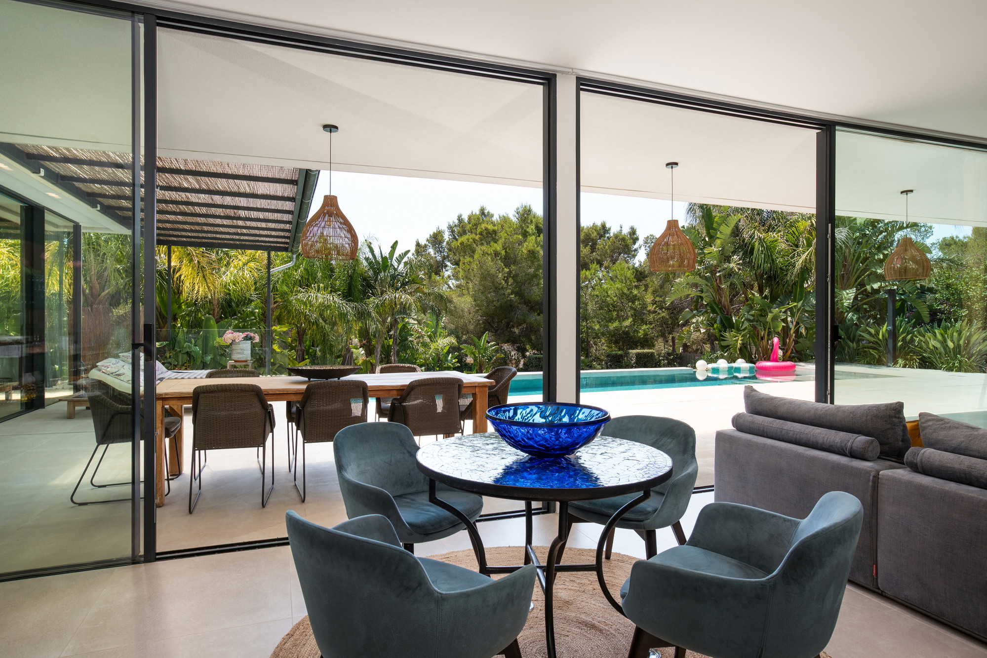 Single-level elegance – Exclusive bungalow villa in sought-after beachfront location-13