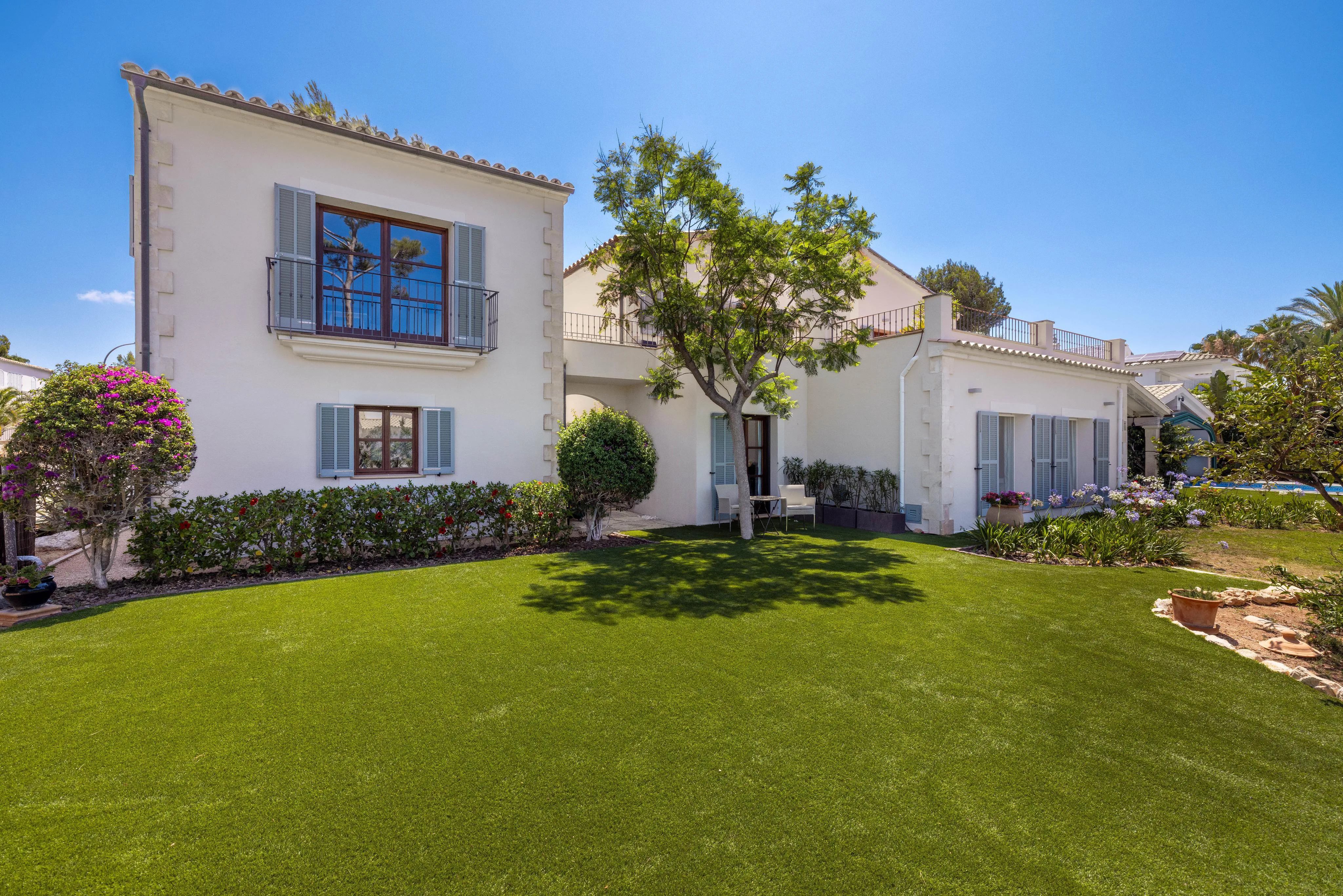 Charmante gezinsvilla op een ruim perceel in Nova Santa Ponsa-2