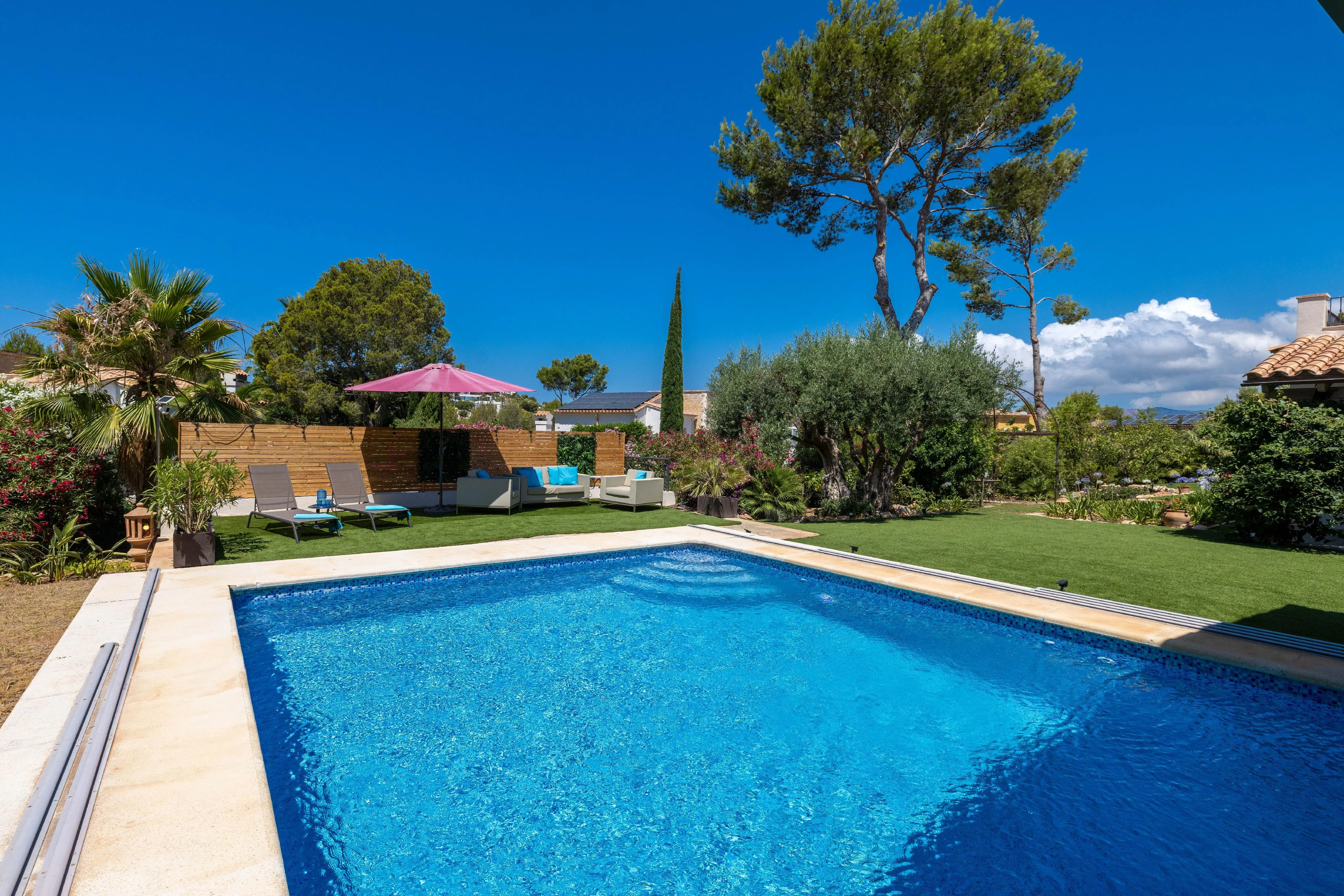 Charmante gezinsvilla op een ruim perceel in Nova Santa Ponsa-4