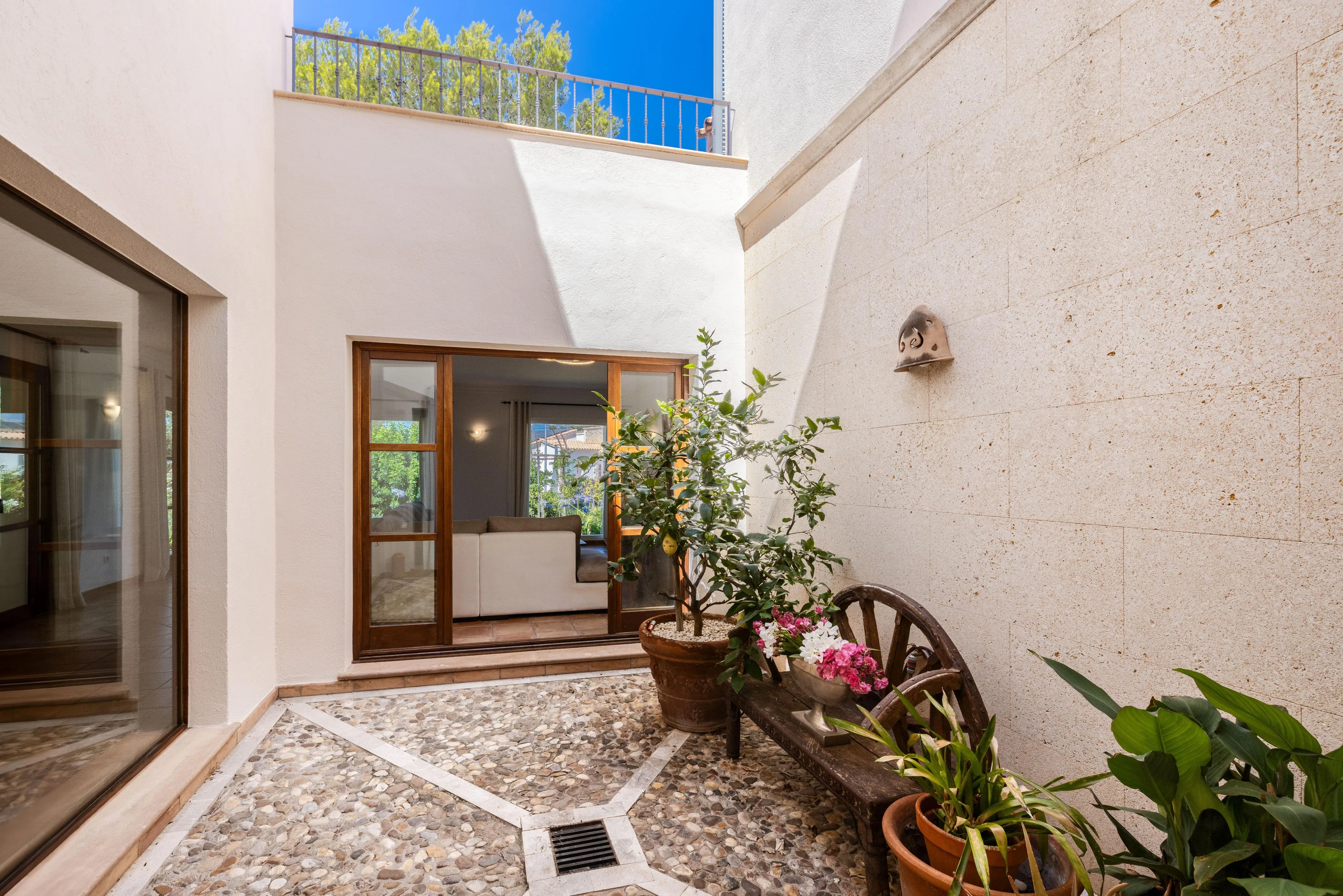 Charmante gezinsvilla op een ruim perceel in Nova Santa Ponsa-7